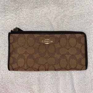 Coach Boxed Long Zip Wallet Light